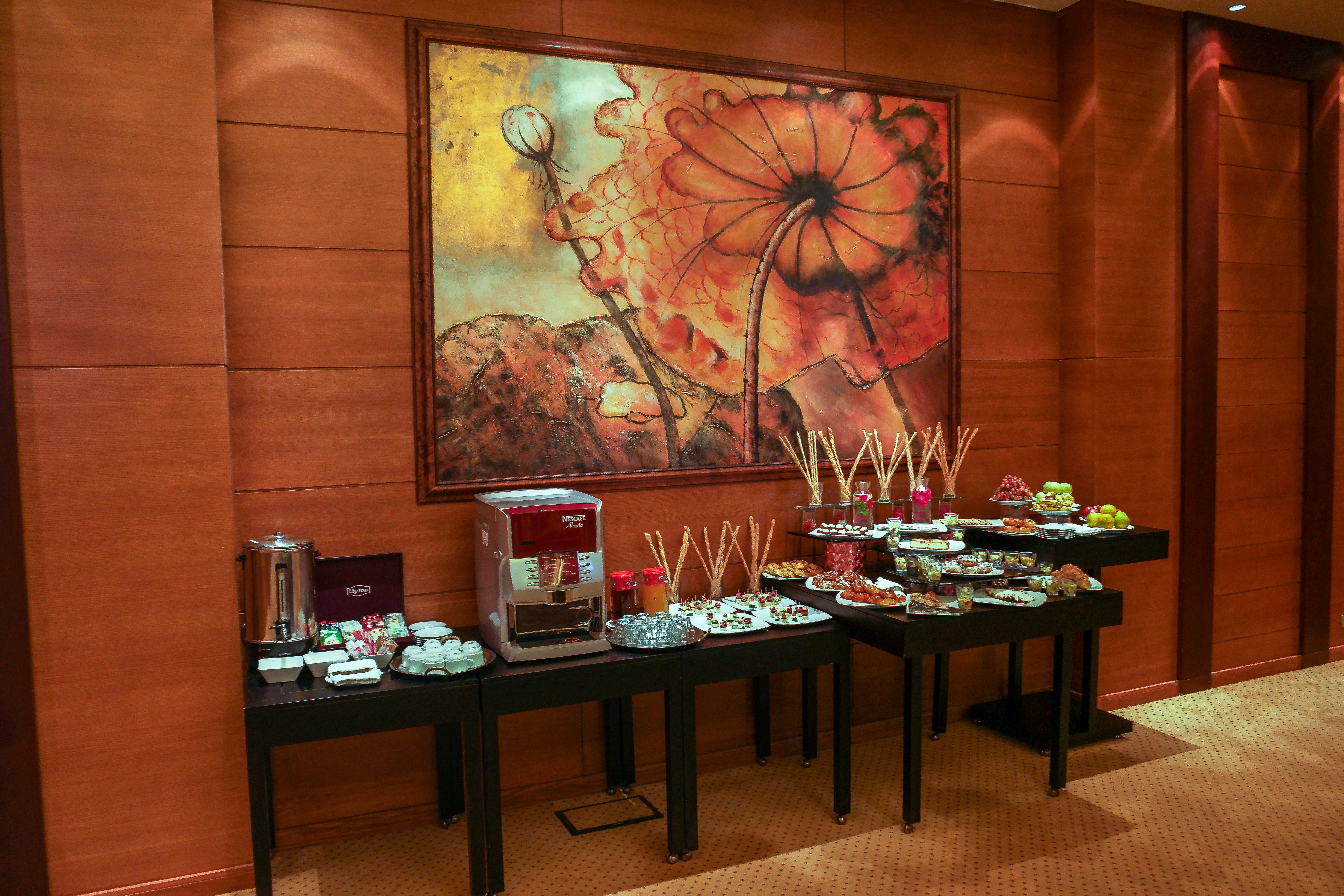 Cleopatra Luxury Resort Sharm El Sheikh Esterno foto A coffee break at a hotel
