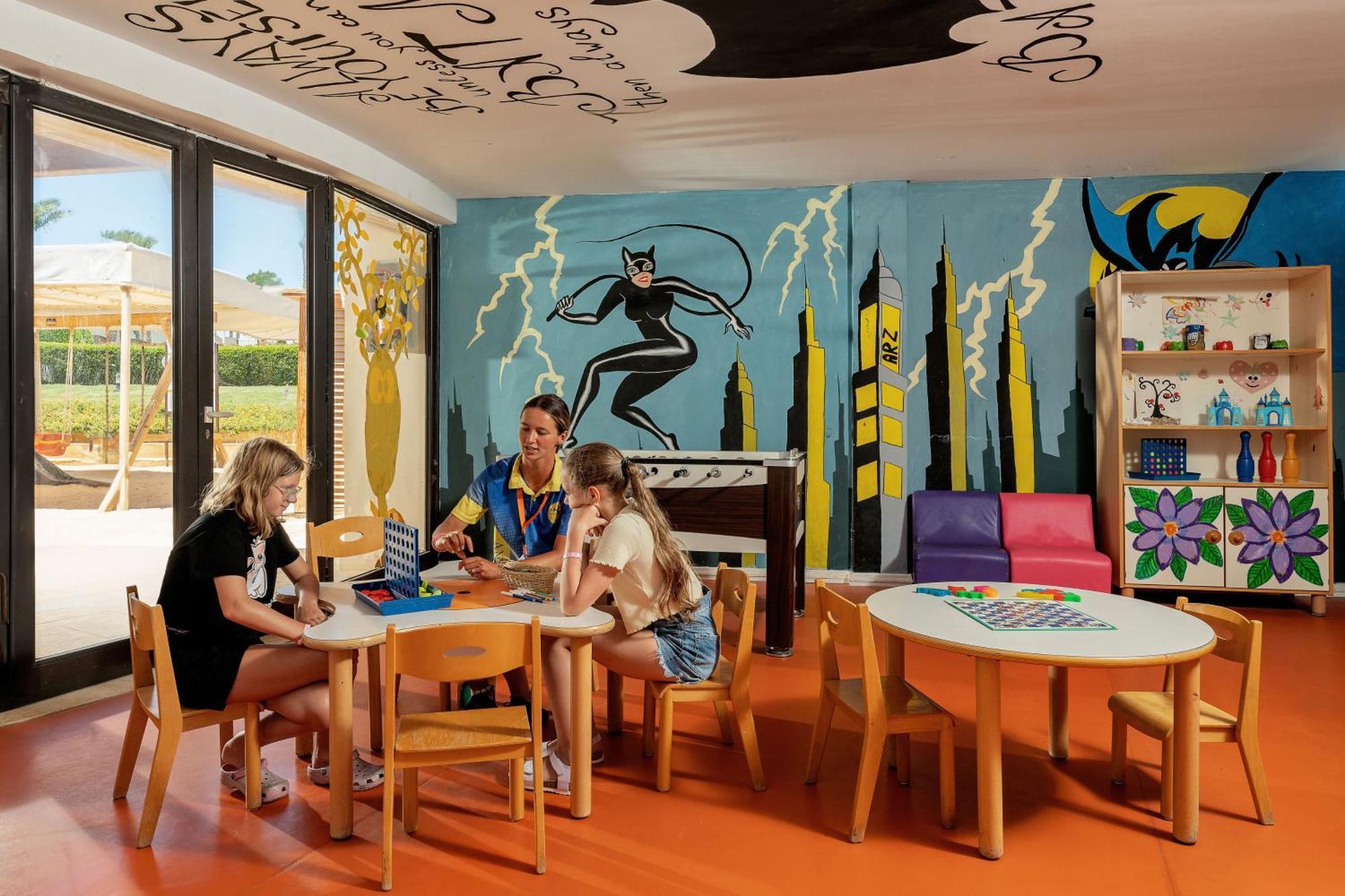 Cleopatra Luxury Resort Sharm El Sheikh Esterno foto The Children's Club at the Hilton Amsterdam