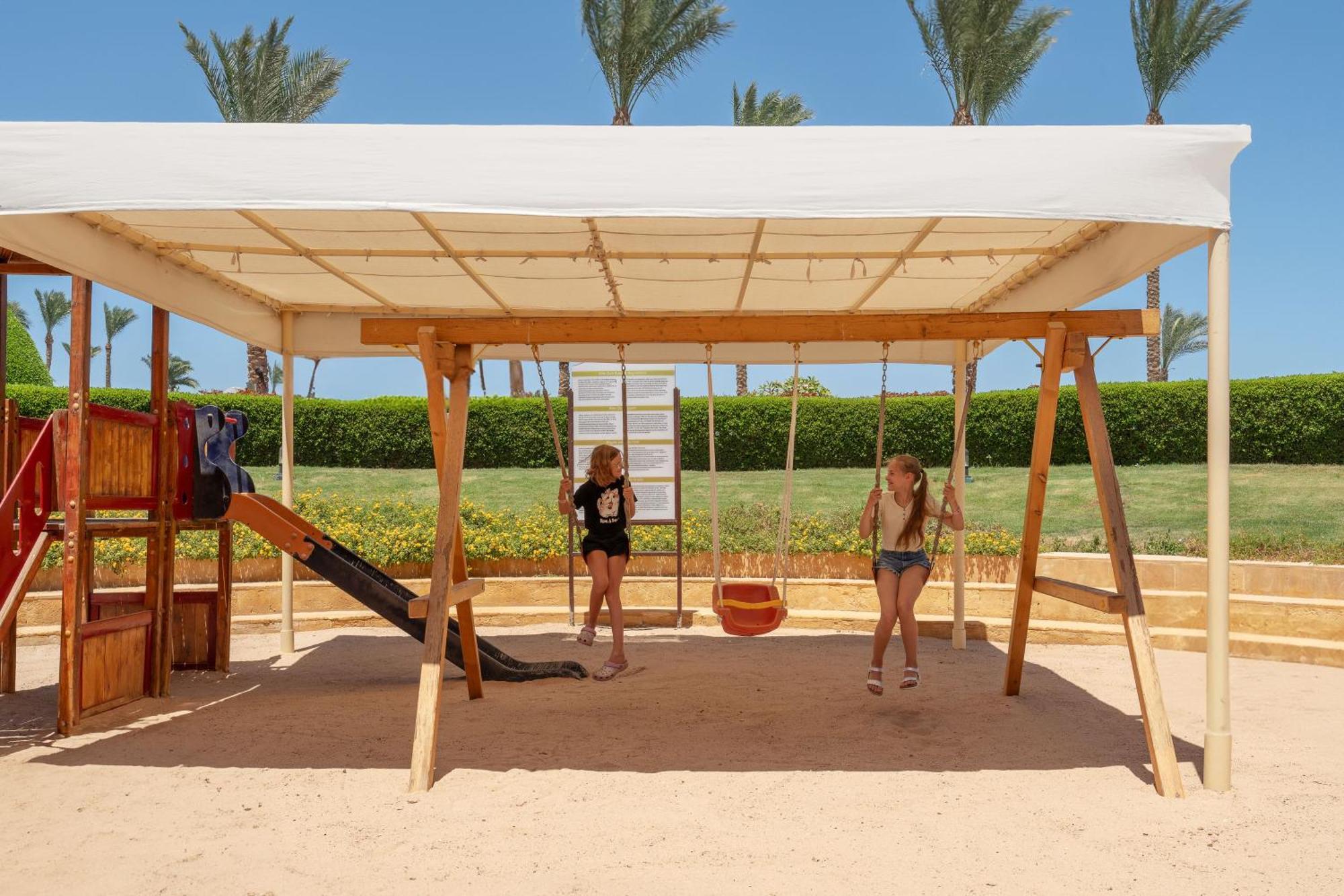Cleopatra Luxury Resort Sharm El Sheikh Esterno foto Playground at the resort
